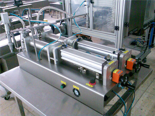 Economic liquid detergent&shampoo production line filling screw capping bottle labeling machine7