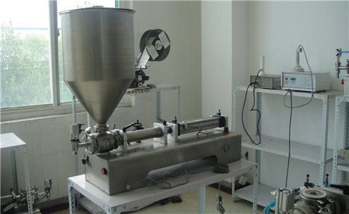 Потпуна пнеуматска машина за пуњење течности и пасте 50-1000МЛ