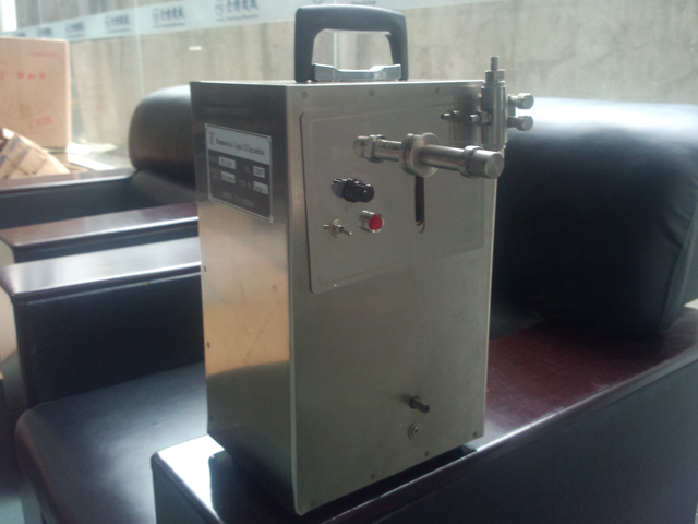 Перорална течна ампула бочица машина за пуњење раствора мала радна површина типа ла1