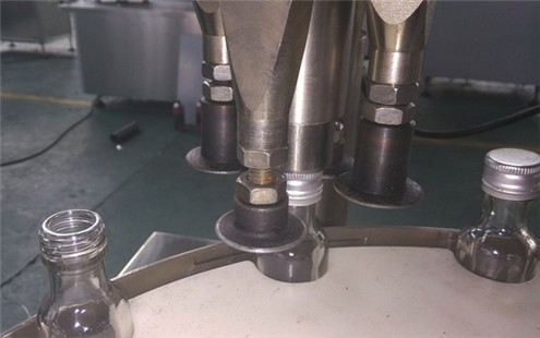 аутоматска ротациона алуминијумска поклопца РОПП опрема за затварање вијака6